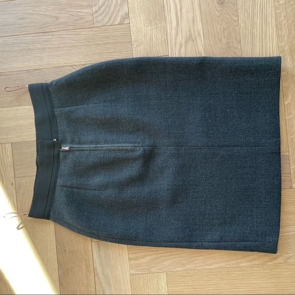 Carven Paris absolutely gorgeous structured skirt. - Picture 8 of 12